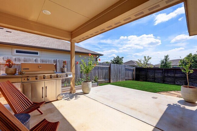 Building Photo - 206 Creek Hollow Dr