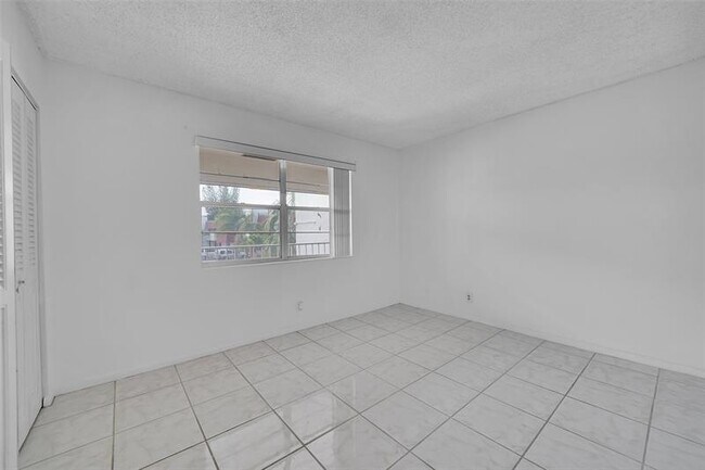 Building Photo - 2950 NW 46th Ave