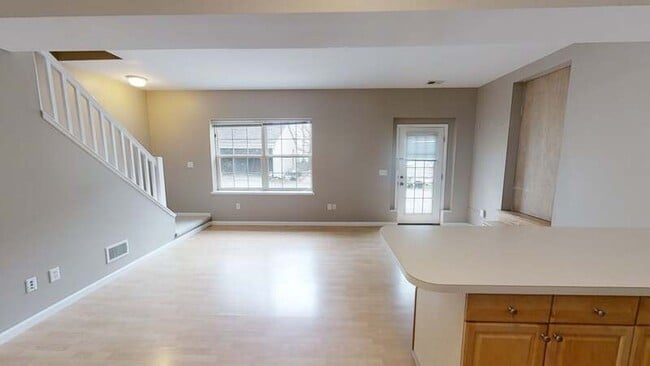 Building Photo - 834 S Main St