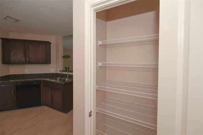 Building Photo - 1001 Strawberry Ridge Dr