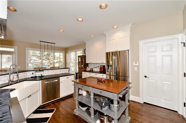 Building Photo - 265 Windsor Gate Cove NE