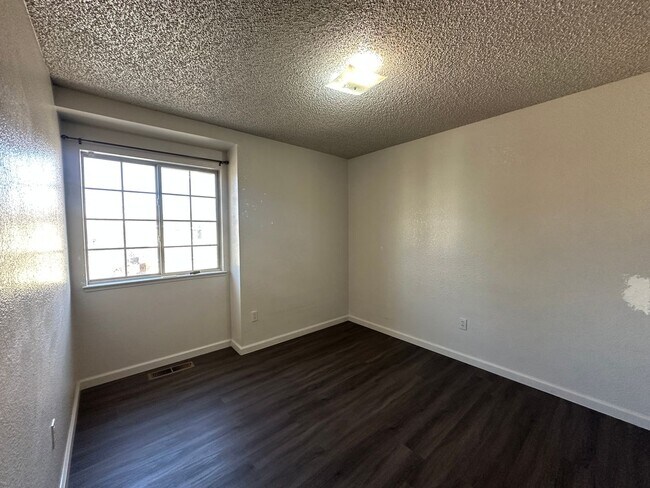 Building Photo - 4541 Creekside Cir