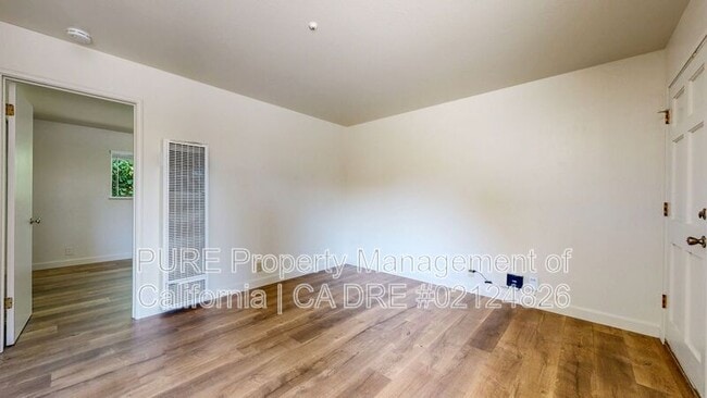 Building Photo - 630 Wright St