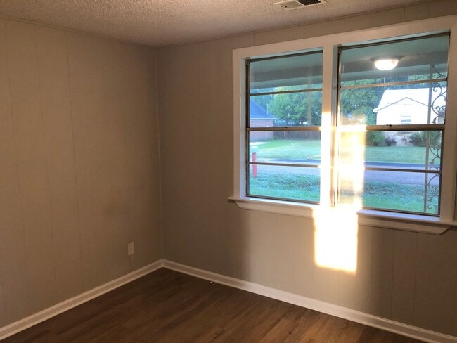 Building Photo - 940 Dougherty St