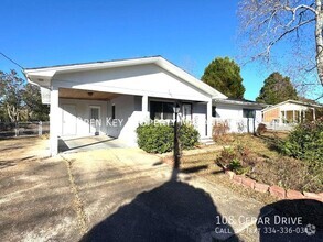 Building Photo - Charming and spacious 3-bedroom, 2-bath ho...