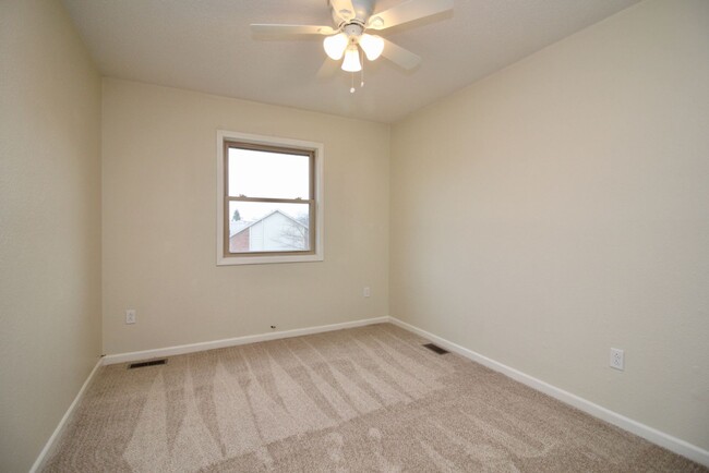 Building Photo - Sylvania 3 Bed/2.5 Bath Townhouse/Condo wi...