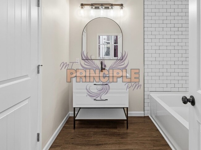 Building Photo - Park Street Tri-plex