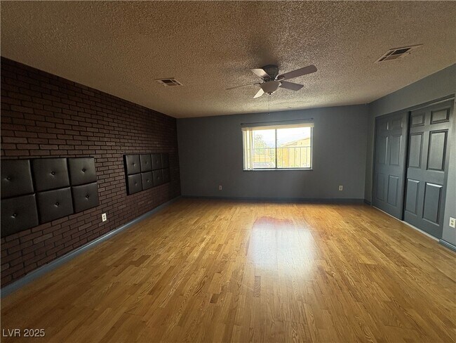 Building Photo - 5457 Escondido St