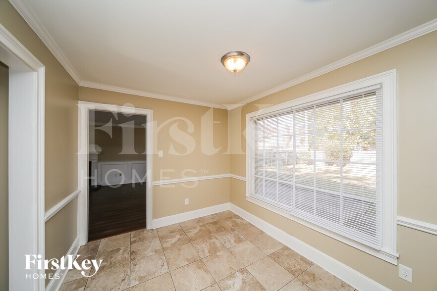 Building Photo - 8158 Creekside Cir S
