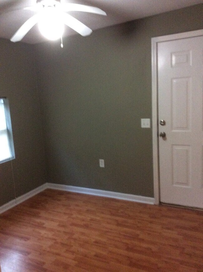 Building Photo - House in Medart