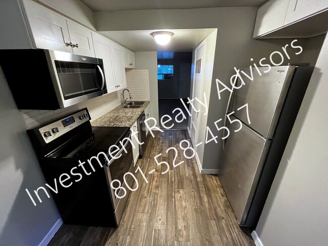 Building Photo - Two-Bedroom Apartment Near Liberty Park!