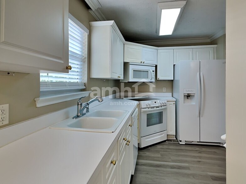 Building Photo - 107 Edgewater Pl
