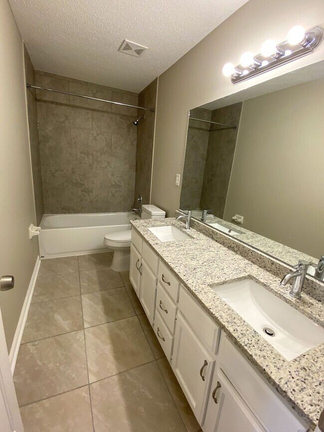 Building Photo - 4 bed, 2 bath in Cordova with ss appliance...
