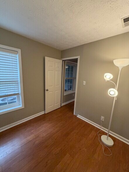 Building Photo - 1394 N Crossing Dr NE