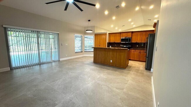 Building Photo - 11822 Island Lakes Ln