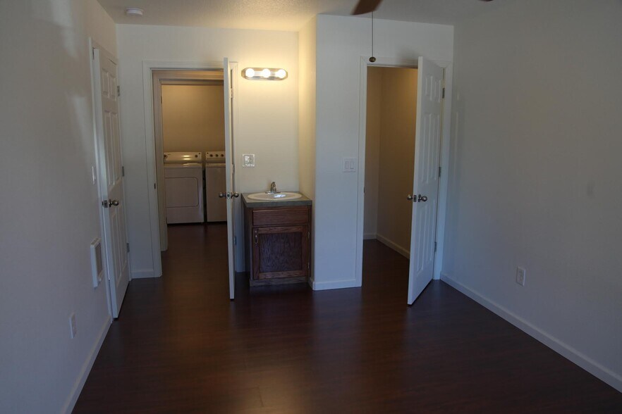 Building Photo - 233 Whitman St S