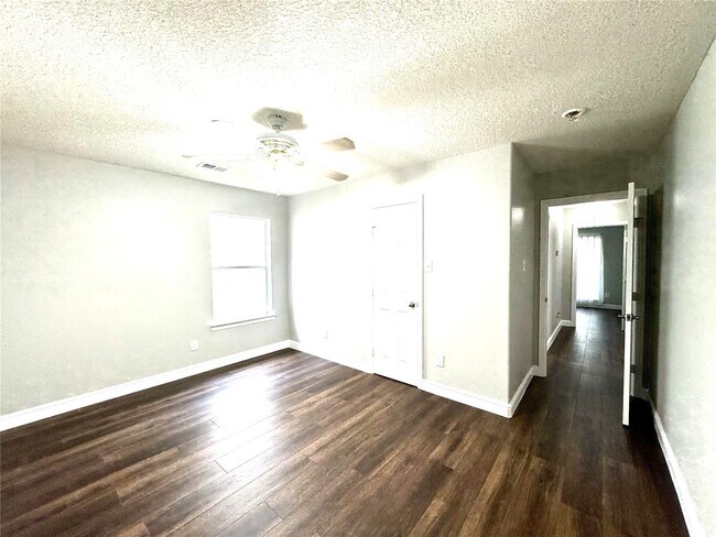 Building Photo - 5706 Painted Trail Dr