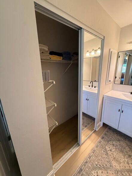 Building Photo - 9311 Lennex Ln