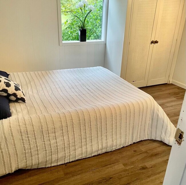 Building Photo - 2 bed condo w/