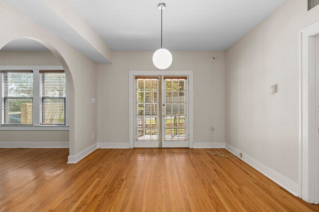 Building Photo - 526 Pershing Ave