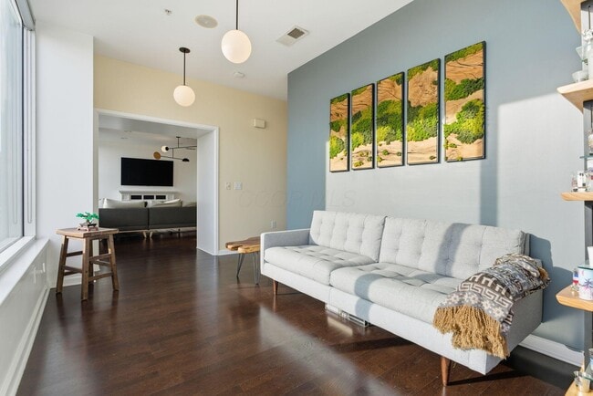 Building Photo - 145 N High St