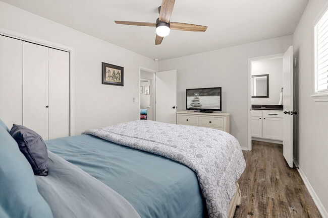 Building Photo - 3028 N Malinda Dr