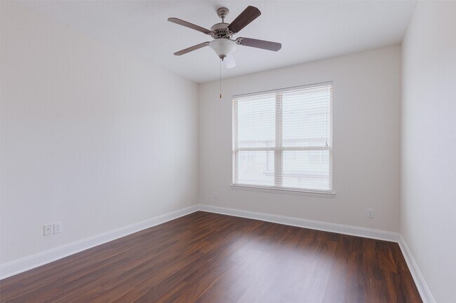 Building Photo - 411 Via Regatta Dr