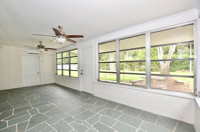 Building Photo - 505 Coconut Ave E
