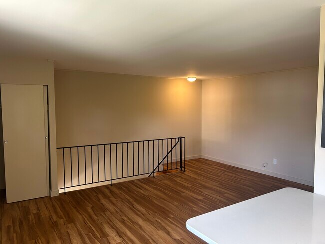 Building Photo - Tremaine Place