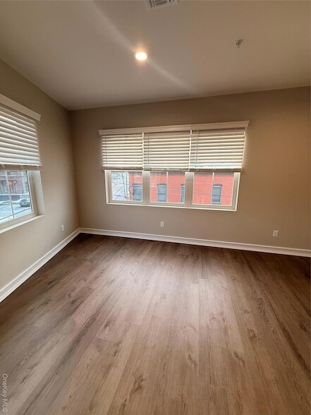 Building Photo - 122 Greenwich Ave