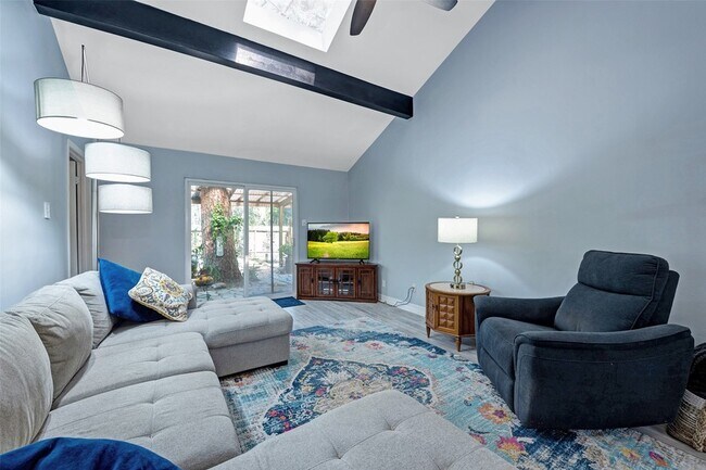 Building Photo - 116 W White Willow Cir