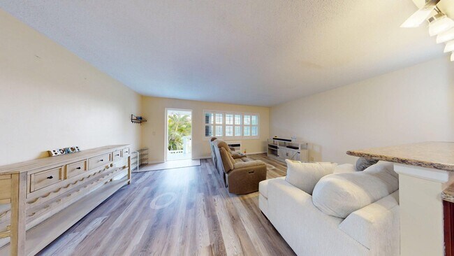 Building Photo - 1 BR 1.5  BEACH-THEMED ABODE- Century Vill...