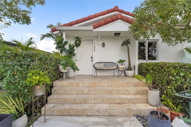 Building Photo - 1450 SW 20th Ave