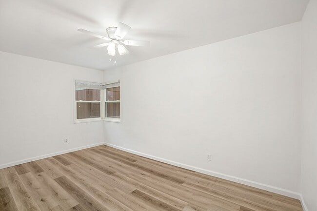 Building Photo - Upgraded 2br Coronado House, Bonus Room, Yard & Garage!