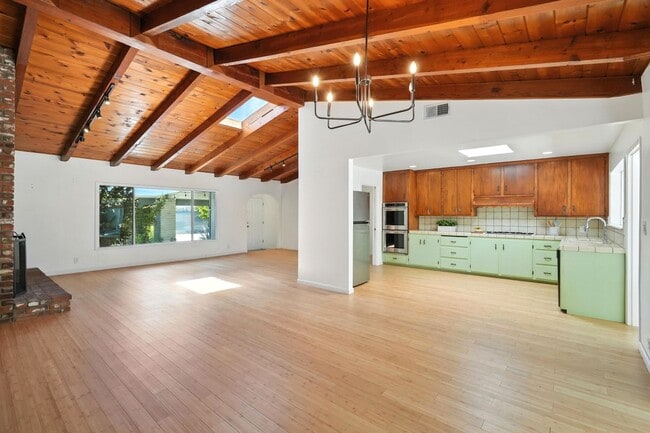 Building Photo - 8461 Valley Circle Blvd