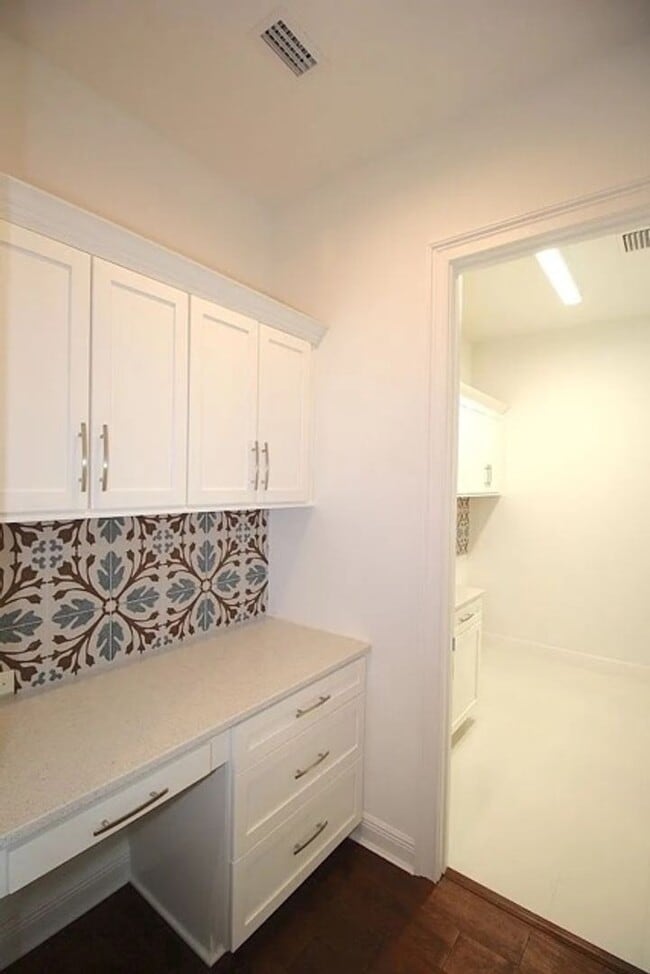 Building Photo - Coastal Living in Marina del Palma?!