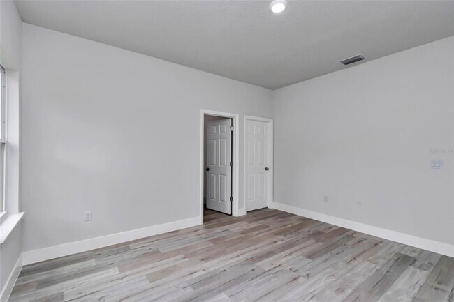 Building Photo - 7911 N Pocono Dr