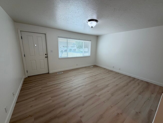 Building Photo - 869 N 400 E