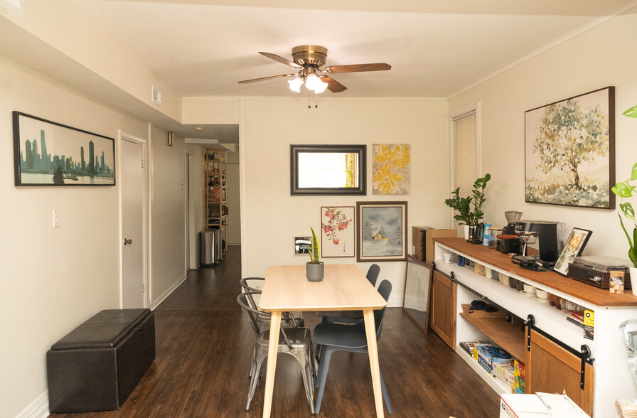 Dining room - 3350 W Cuyler Ave