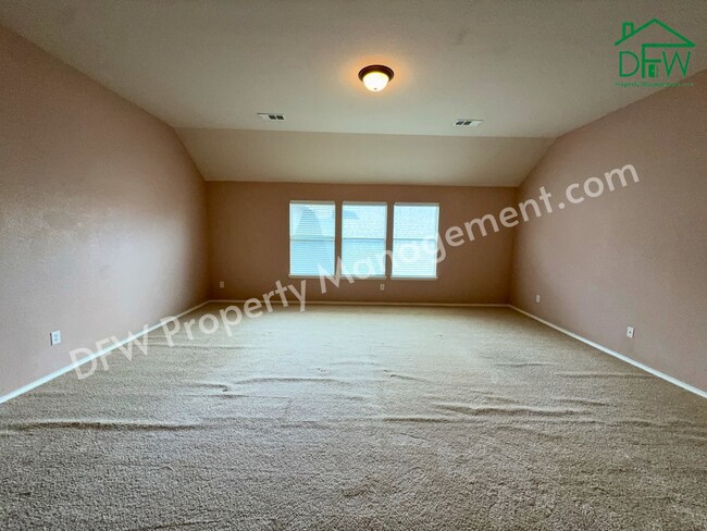 Building Photo - Elegant and Spacious 5-Bedroom Home for Lease in Fort Worth