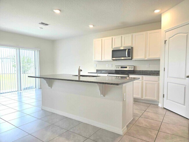 Building Photo - Spacious 5 bedroom/3 bathroom home in Riverstone Community, NOW AVAILABLE!
