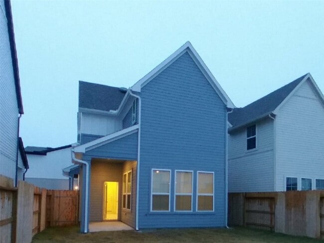 Building Photo - 4922 San Fabiano Ct