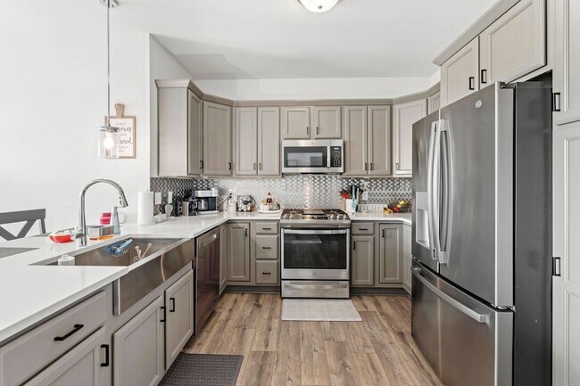 Building Photo - 9610 N Centennial Dr