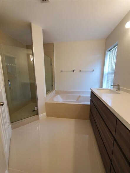 Building Photo - 858 Briar Ridge Rd