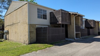 Building Photo - 3924 SW 26th Dr