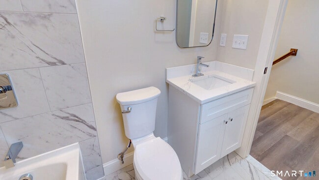 Building Photo - 2 Center St