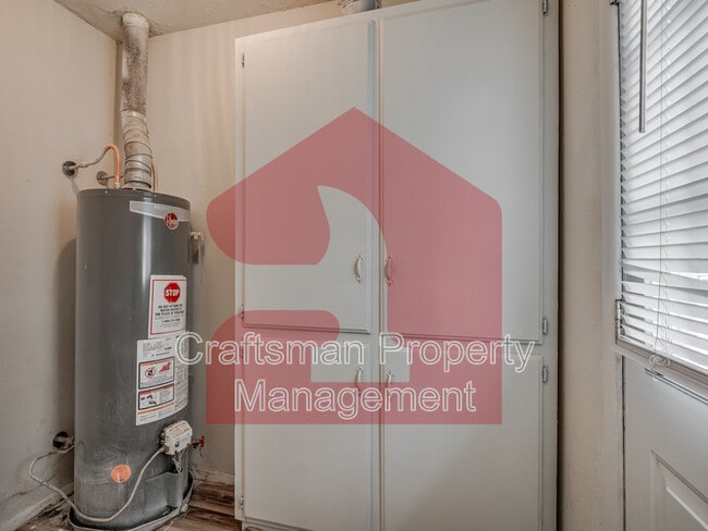 Building Photo - 224 W 5th St