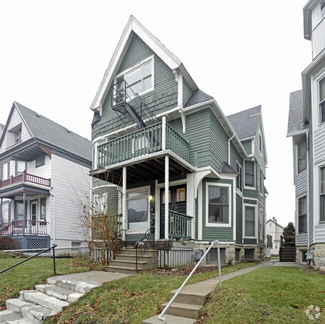 Exterior Facade - 1655 N Van Buren St