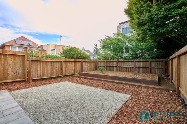 Building Photo - Sunnyside: Newly Renovated Single Family H...