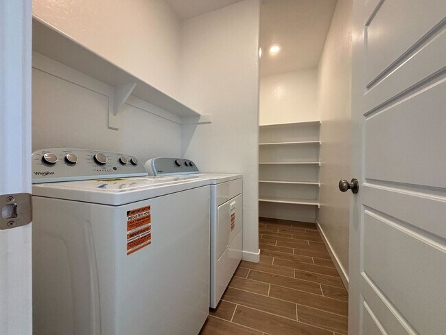 Building Photo - Move-In Special! 1 Week Free Rent – Spacio...